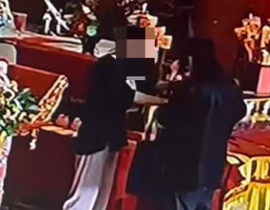 哪吒殿前偷“哪吒”，四川母子二人被抓获