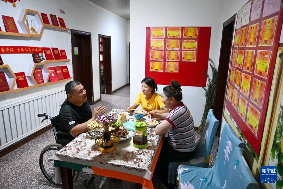 图片故事丨以手为足 向阳而生——劳模艾合买提的奋斗人生
