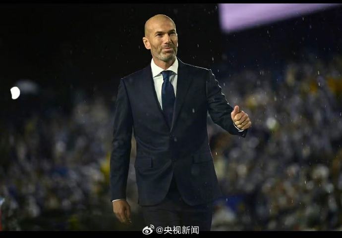 齐达内出任法国国家队主教练，接替世界杯结束后卸任的迪迪埃·德尚