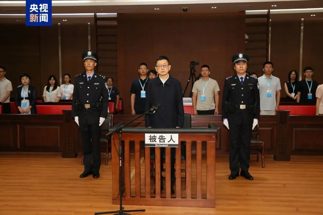 重庆市政协原副主席段成刚，被判无期