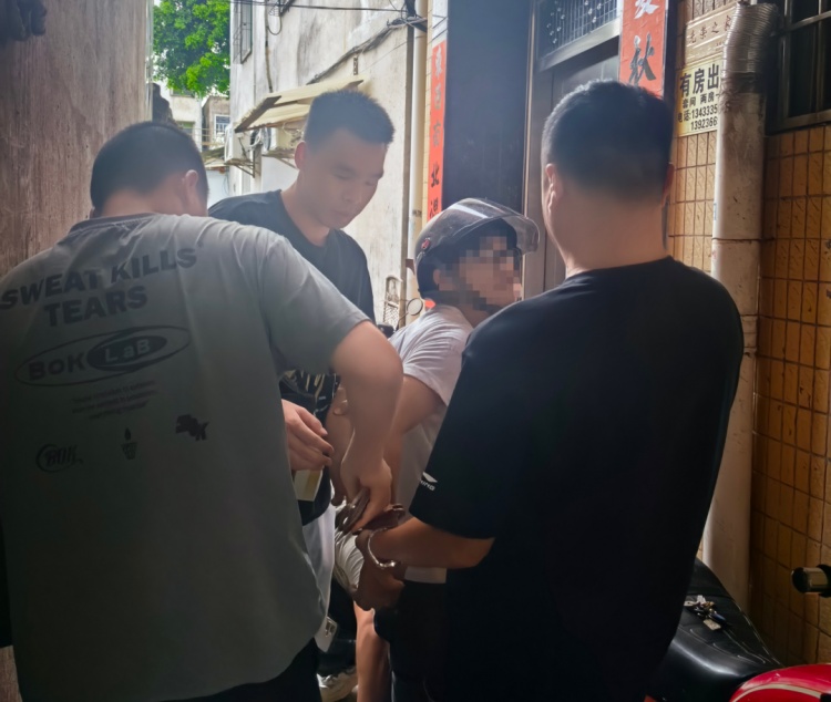姐姐户口本多出的“儿子”露馅！柳州警方跨省缉凶侦破25年命案！细节披露