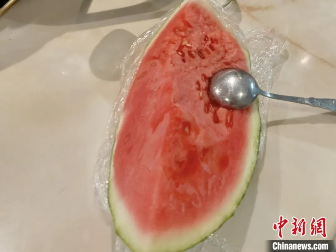一块冰西瓜，竟让她高烧4天！夏天西瓜千万别这样吃