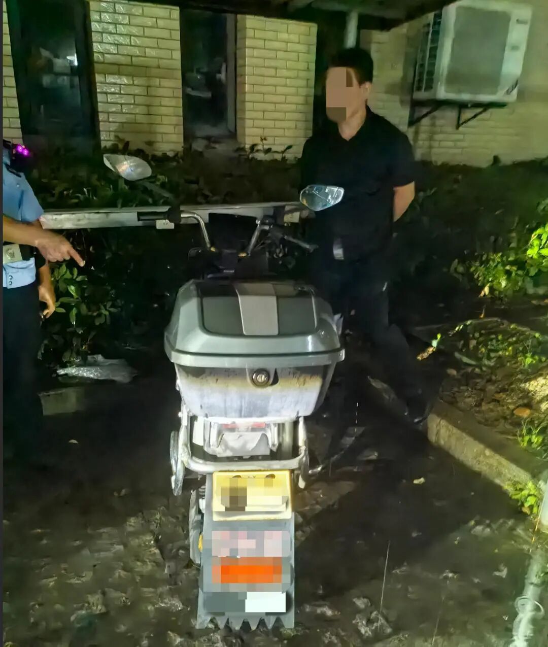 两次觊觎同一车？杭州一男子当场被抓！