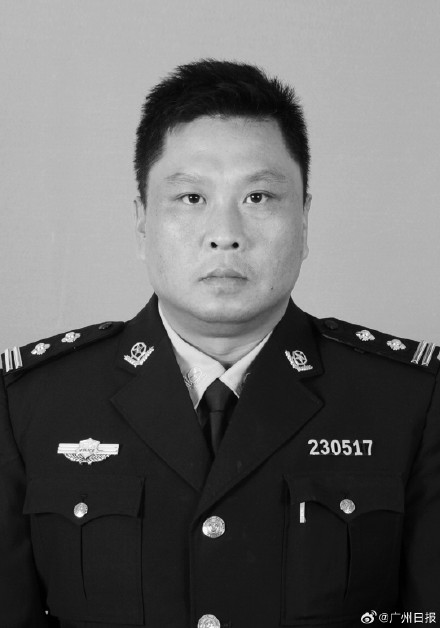 广东57岁民警遭冲卡货车碾压牺牲