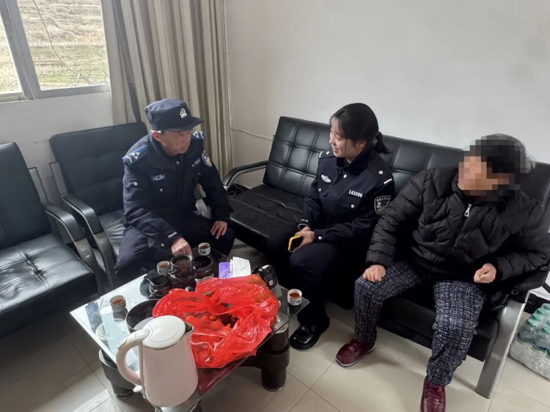 跨越千里取证！民警为六旬老人找回迟到的身份