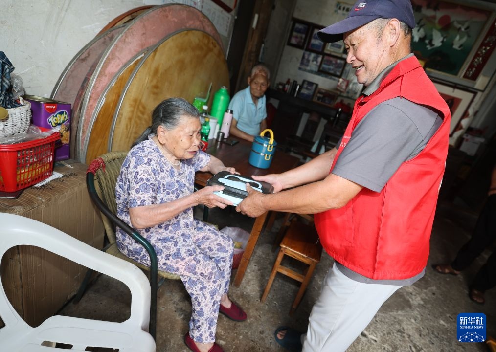浙江桐庐：乡村爱心食堂惠民生