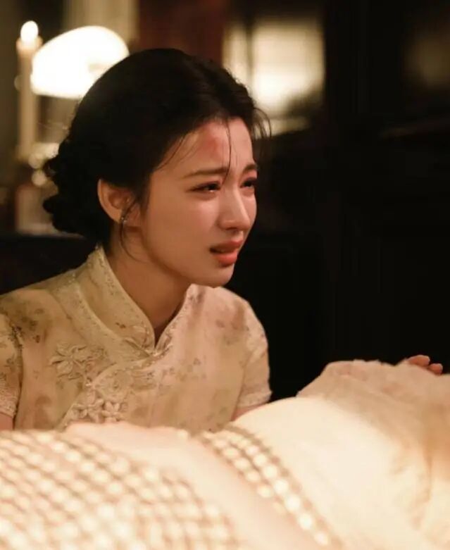 女演员拍哭戏后手臂突发风团痒到失眠，医生：情绪激动诱发“胆碱能性荨麻疹”