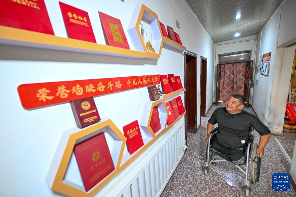 图片故事丨以手为足 向阳而生——劳模艾合买提的奋斗人生