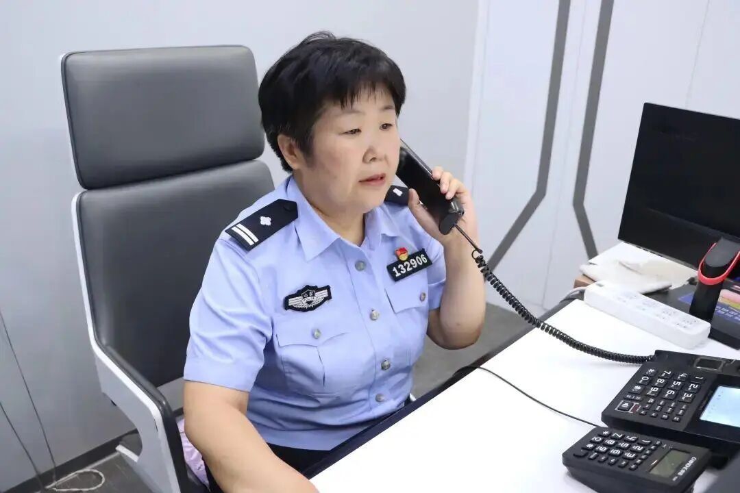 山东女警下班路上“多管闲事”，买个晚饭顺手保住40万元