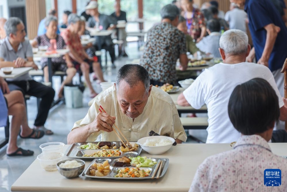 浙江桐庐：乡村爱心食堂惠民生