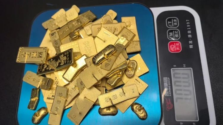 700克黄金，警方拦截成功！