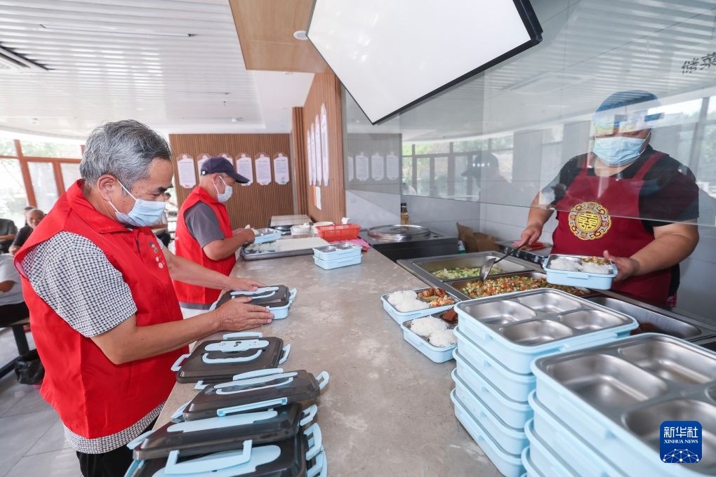 浙江桐庐：乡村爱心食堂惠民生