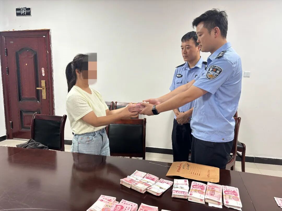 女子遭遇假军官诈骗，20余万现金刚被拿走，警方5小时奔袭500余公里拦截