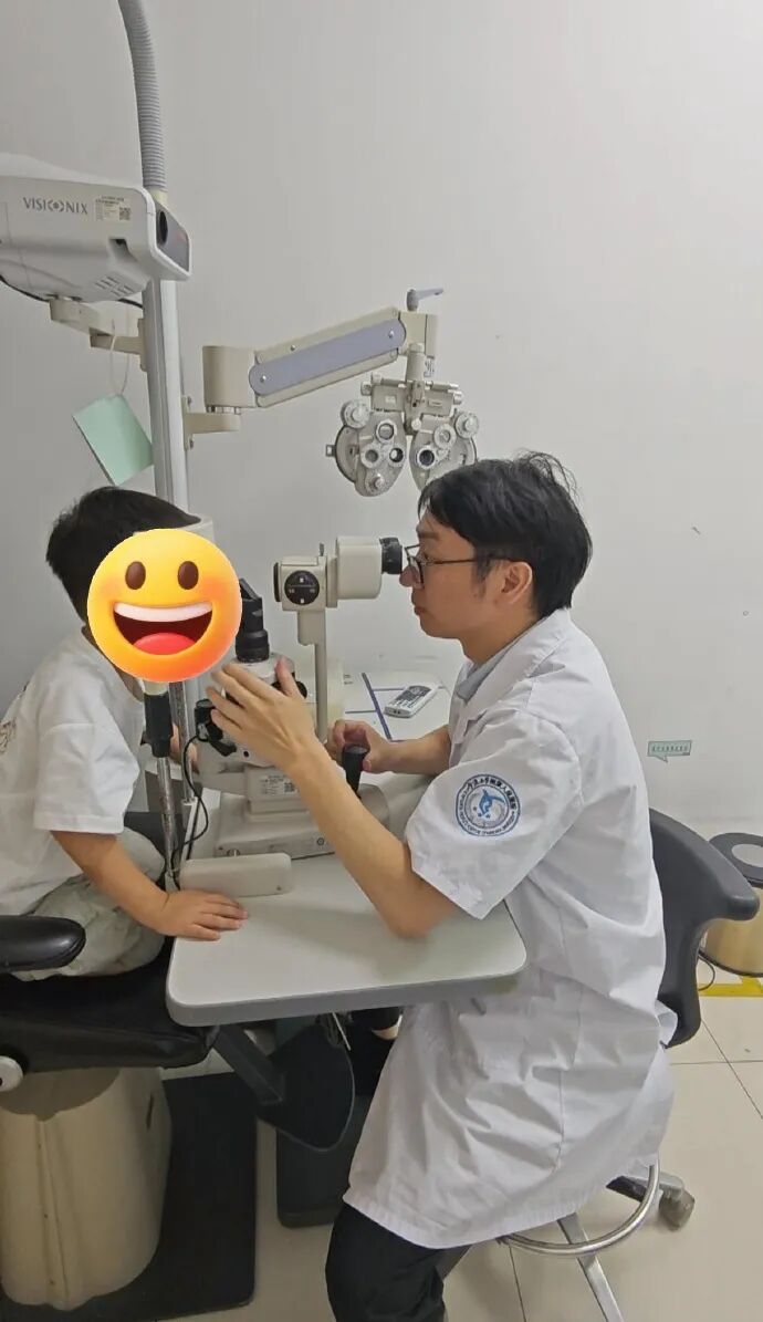“天塌了！”女子花近4000元买网红大路灯 结果一年级的孩子视力却一年涨了200度