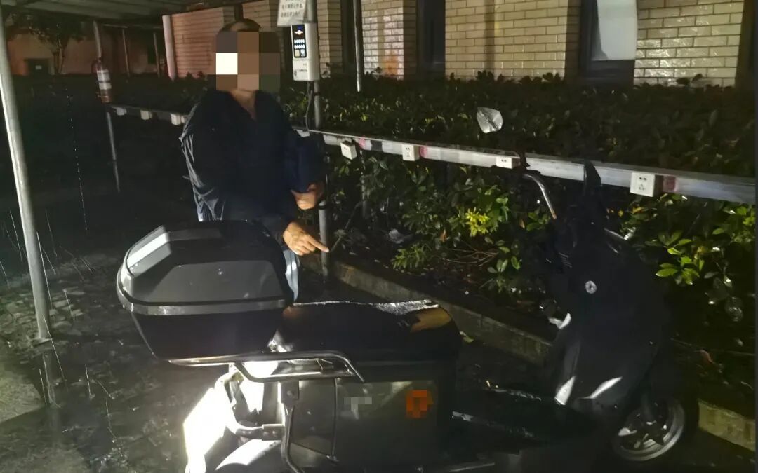 两次觊觎同一车？杭州一男子当场被抓！