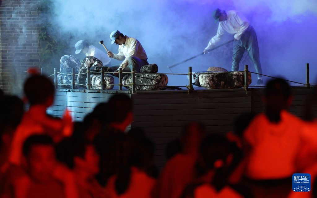 陕西延安：红色演艺点亮暑期夜经济