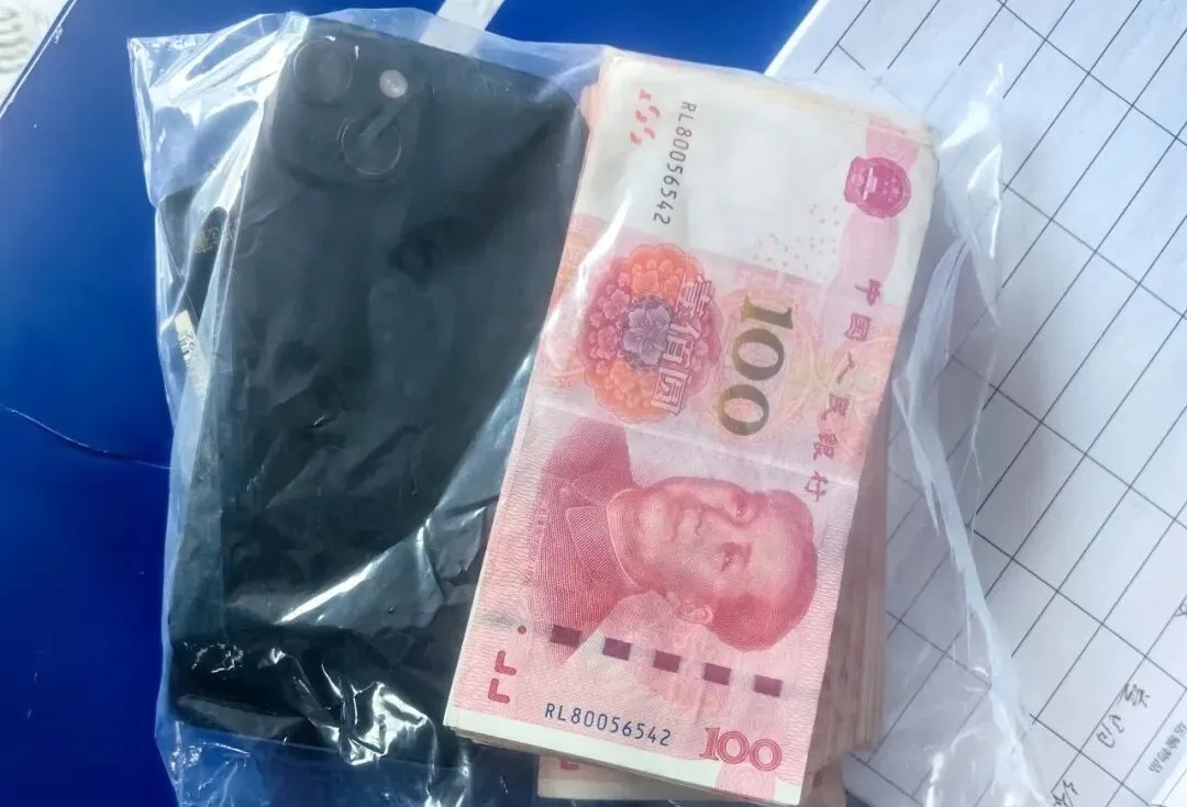 两男子凌晨拉车门偷走19600元,叫了辆网约车直奔江西,温州警方5小时跨省抓捕 两男子凌晨拉车门偷走19600元,叫了辆网约车直奔江西,温州警方5小时跨省抓捕