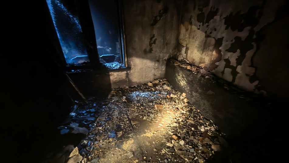 妈妈厨房做饭，3岁孩子卧室玩火……发现时家已变了样