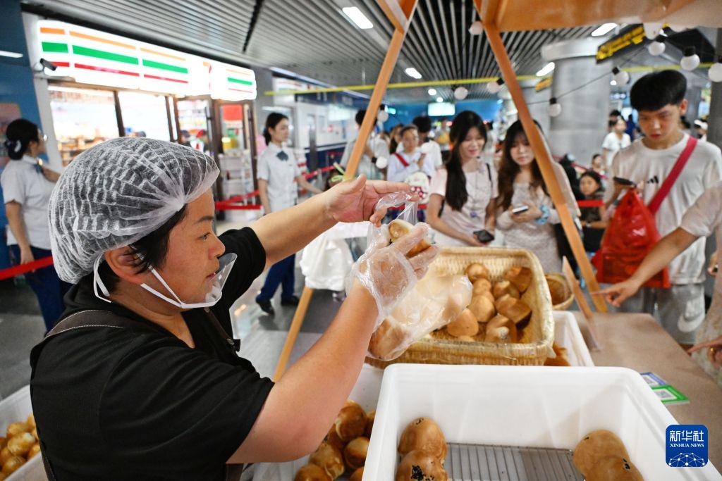 树立和践行正确政绩观丨一个烤馒头折射的“城市温度”