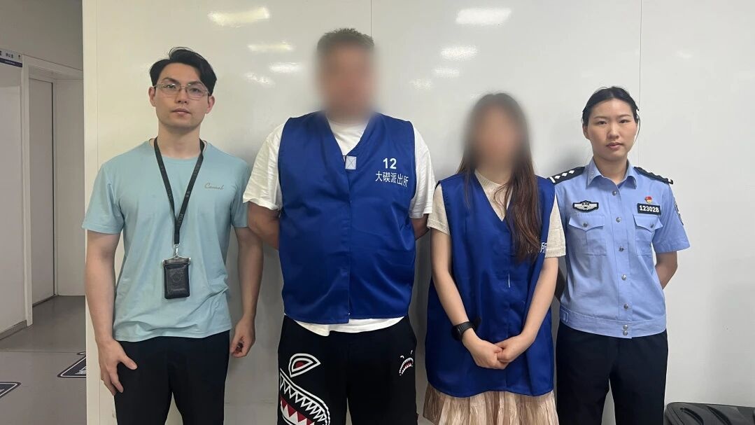 浙江一对夫妻拿数个西瓜和葡萄连砸摊贩头 警方回应:夫妻二人双双被行政拘留并罚款 浙江一对夫妻拿数个西瓜和葡萄连砸摊贩头 警方回应:夫妻二人双双被行政拘留并罚款