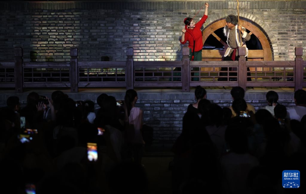 陕西延安：红色演艺点亮暑期夜经济