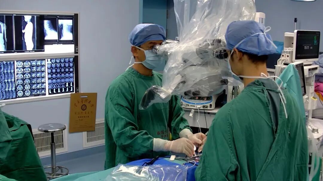 男子被怪病缠身12年，反复头晕呕吐 最终医生在他的脊髓里发现生长超10年的寄生虫