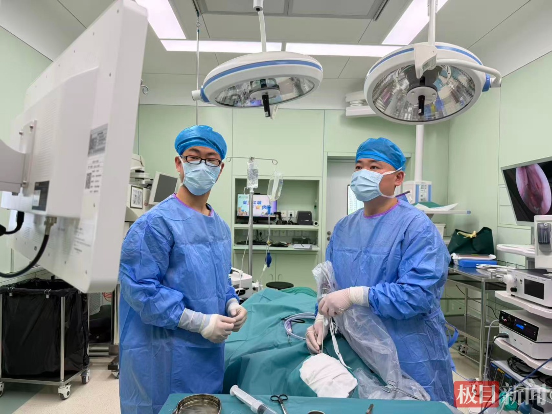 湖北武汉6岁男孩看电视音量开得老大、呼唤无回应,医生:因腺样体肥大导致听力下降 湖北武汉6岁男孩看电视音量开得老大、呼唤无回应,医生:因腺样体肥大导致听力下降