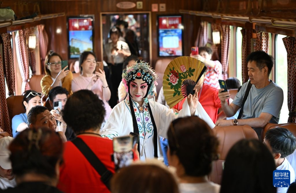 文旅专列助力暑期消费