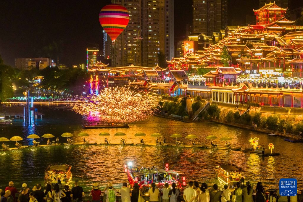 湖北宣恩:河畔夜生辉 湖北宣恩:河畔夜生辉