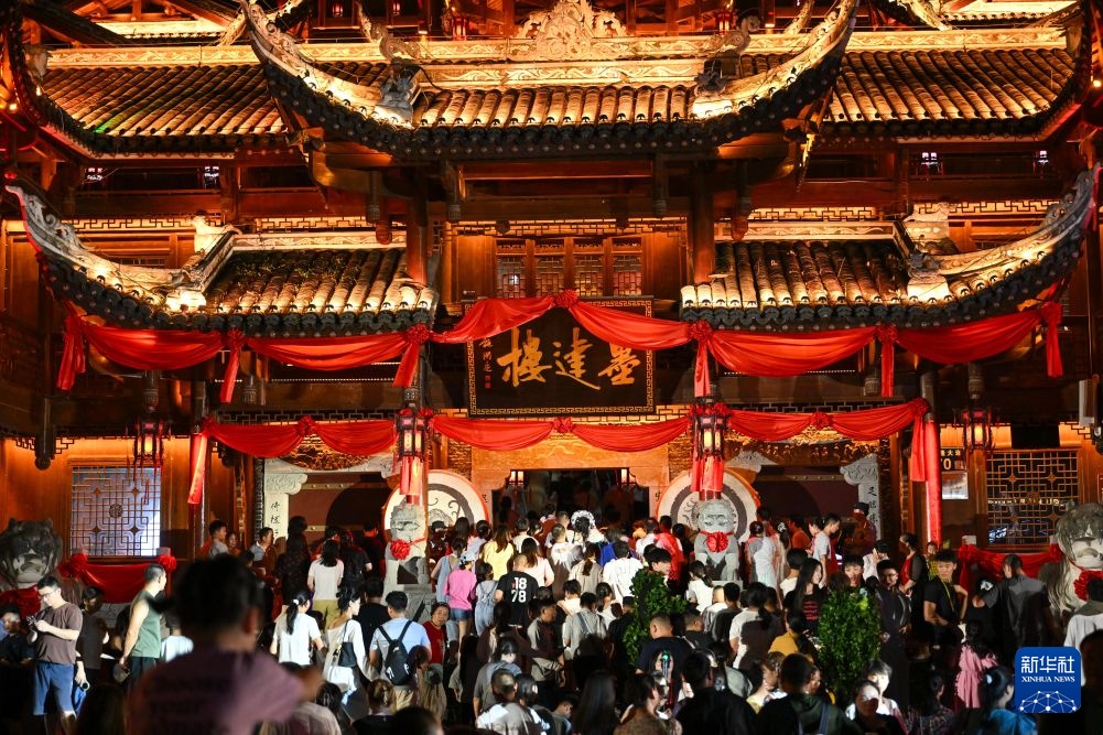湖北宣恩:河畔夜生辉 湖北宣恩:河畔夜生辉