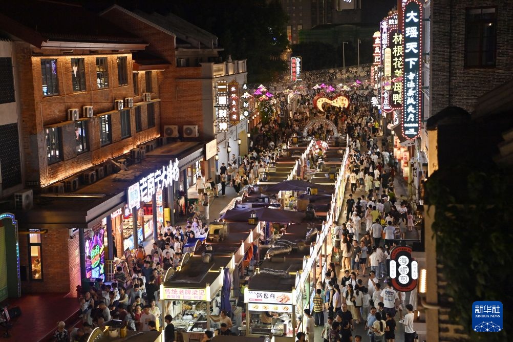 广西南宁:暑期带火“夜经济” 广西南宁:暑期带火“夜经济”
