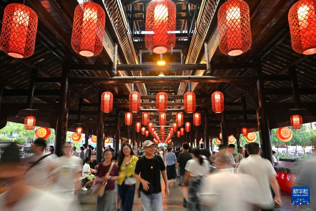 湖北宣恩:河畔夜生辉 湖北宣恩:河畔夜生辉