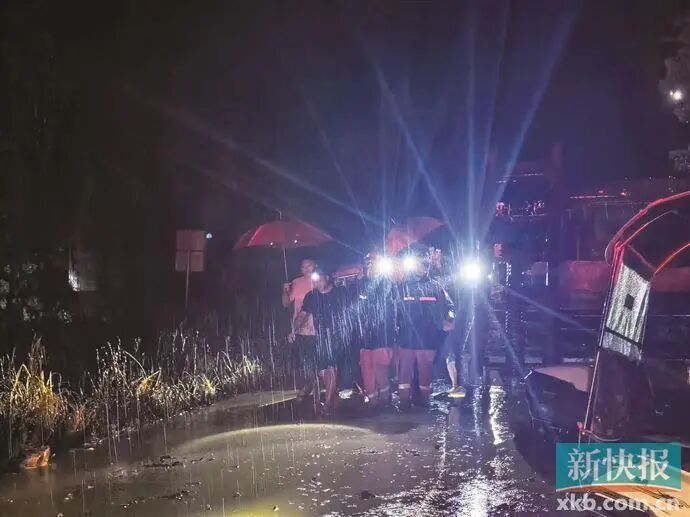 台风夜广东一基层医生进村接诊被埋，众人接力4小时救出医患