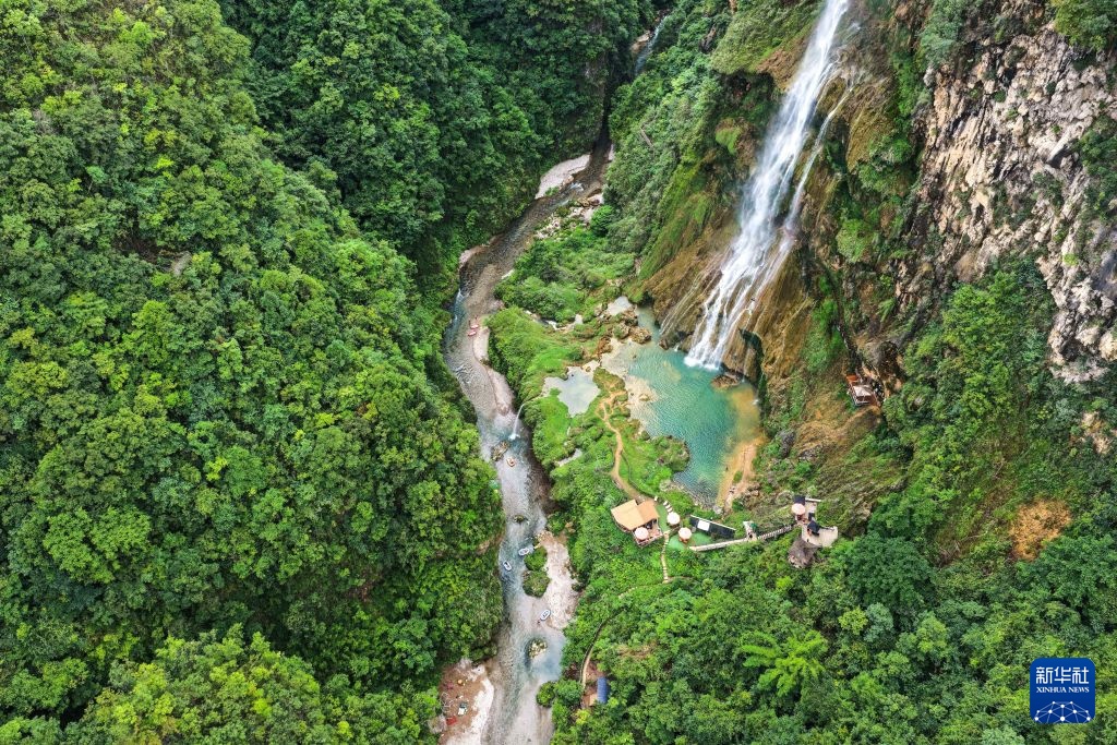 贵州黄平：“矿泉水”上的峡谷漂流