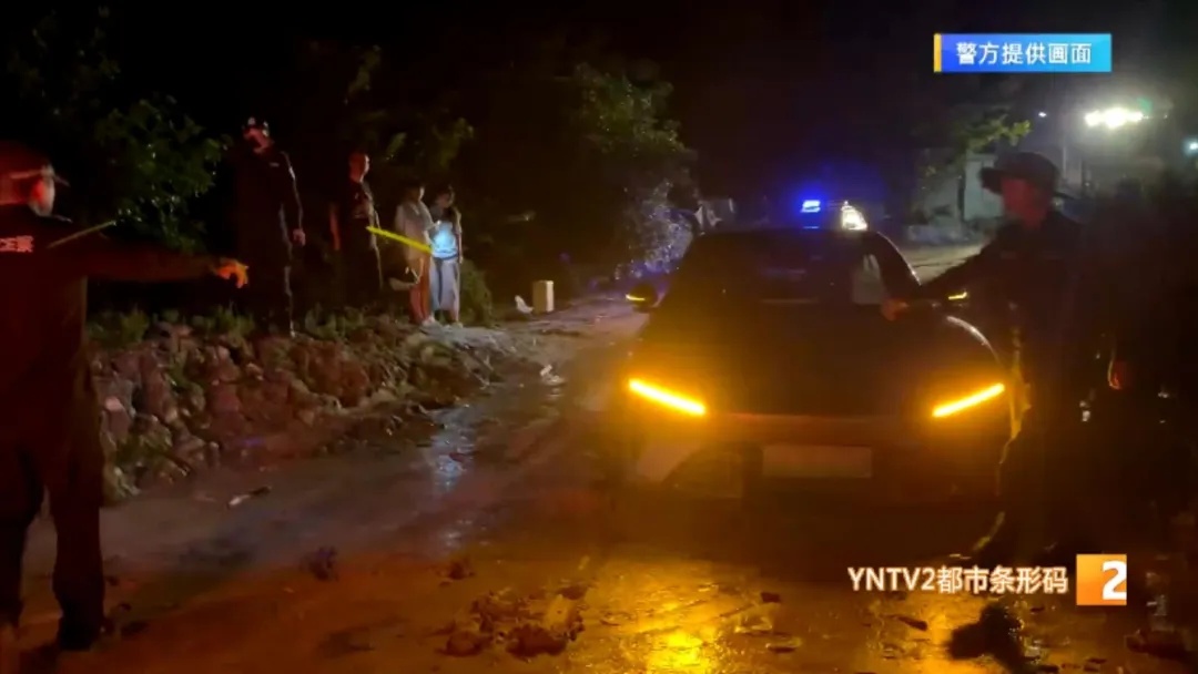 雨夜惊魂！自驾游虎跳峡遭遇泥石流，4人被困，民警驱车60公里极速营救！