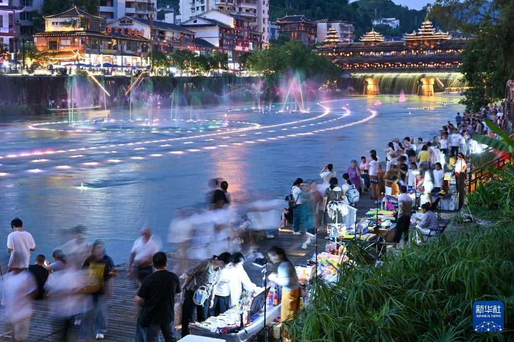 湖北宣恩:河畔夜生辉 湖北宣恩:河畔夜生辉