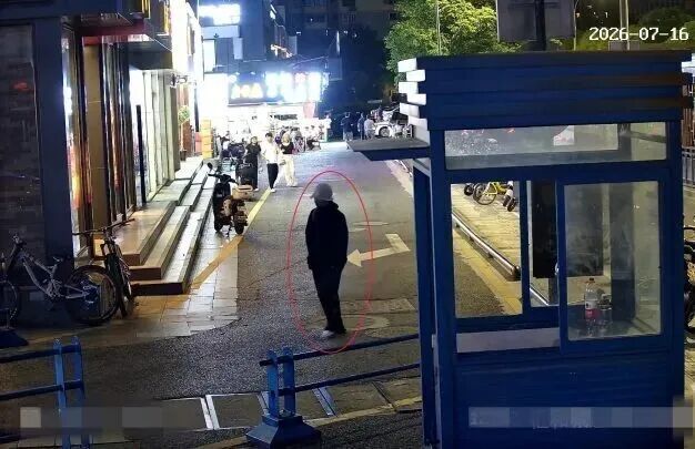 女子偷走超市3瓶飞天茅台,监控差点跟丢!“反侦查意识远超常人” 女子偷走超市3瓶飞天茅台,监控差点跟丢!“反侦查意识远超常人”