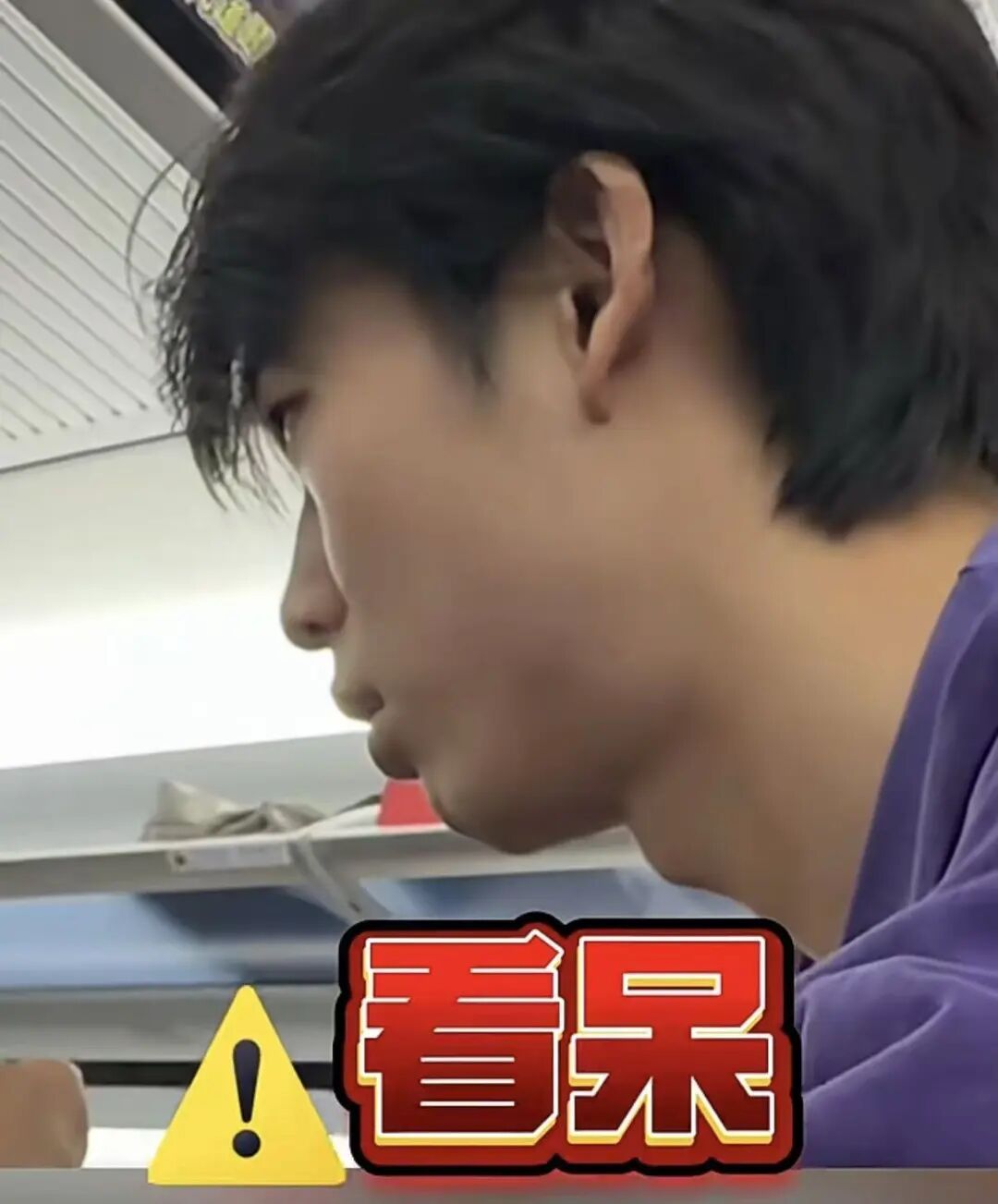 男子遭高铁后座“小孩哥”连环踢座椅,向其父母投诉,亲妈反手给娃一巴掌 男子遭高铁后座“小孩哥”连环踢座椅,向其父母投诉,亲妈反手给娃一巴掌