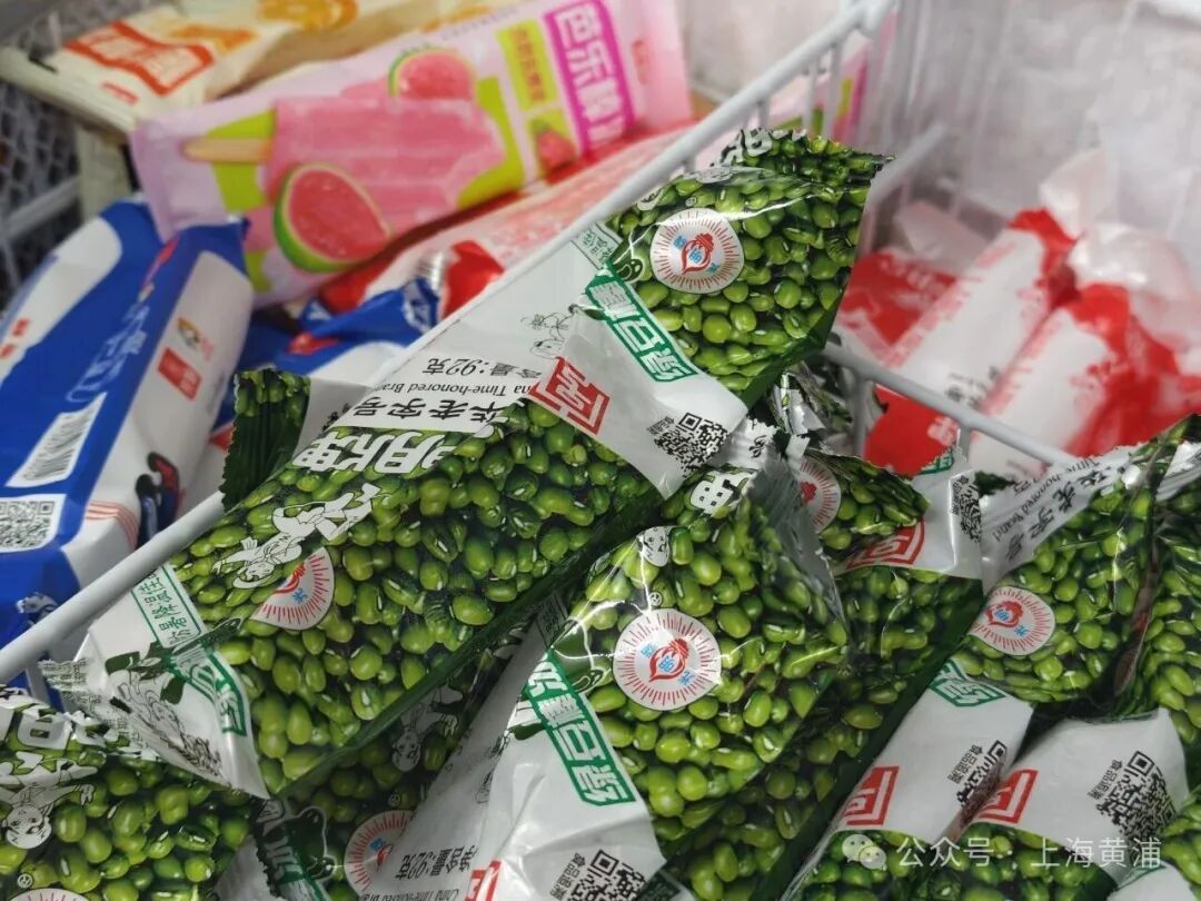120多种冷饮低至0.8元！一天卖掉近1000箱！上海这家43年老店，老熟客专门从外区打车来