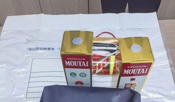 女子偷走超市3瓶飞天茅台,监控差点跟丢!“反侦查意识远超常人” 女子偷走超市3瓶飞天茅台,监控差点跟丢!“反侦查意识远超常人”