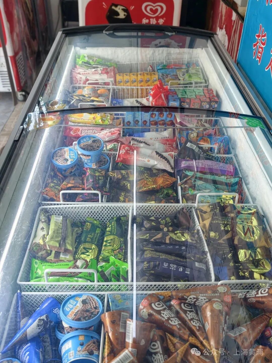 120多种冷饮低至0.8元！一天卖掉近1000箱！上海这家43年老店，老熟客专门从外区打车来