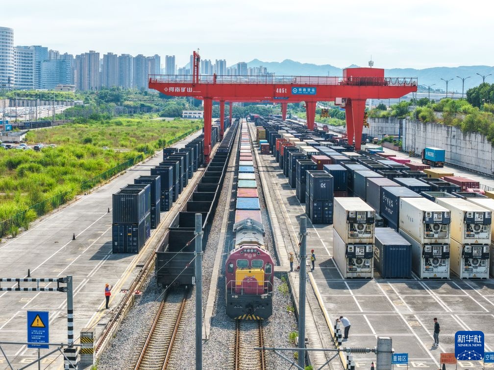 重庆西部陆海新通道上半年开行量同比增幅超25% 重庆西部陆海新通道上半年开行量同比增幅超25%