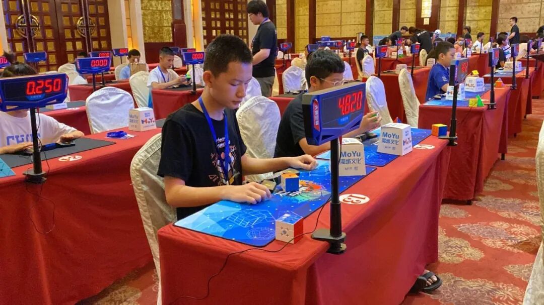 兄妹二人参加同一届高考,15岁妹妹699分上北大,17岁哥哥688分上中科大! 兄妹二人参加同一届高考,15岁妹妹699分上北大,17岁哥哥688分上中科大!