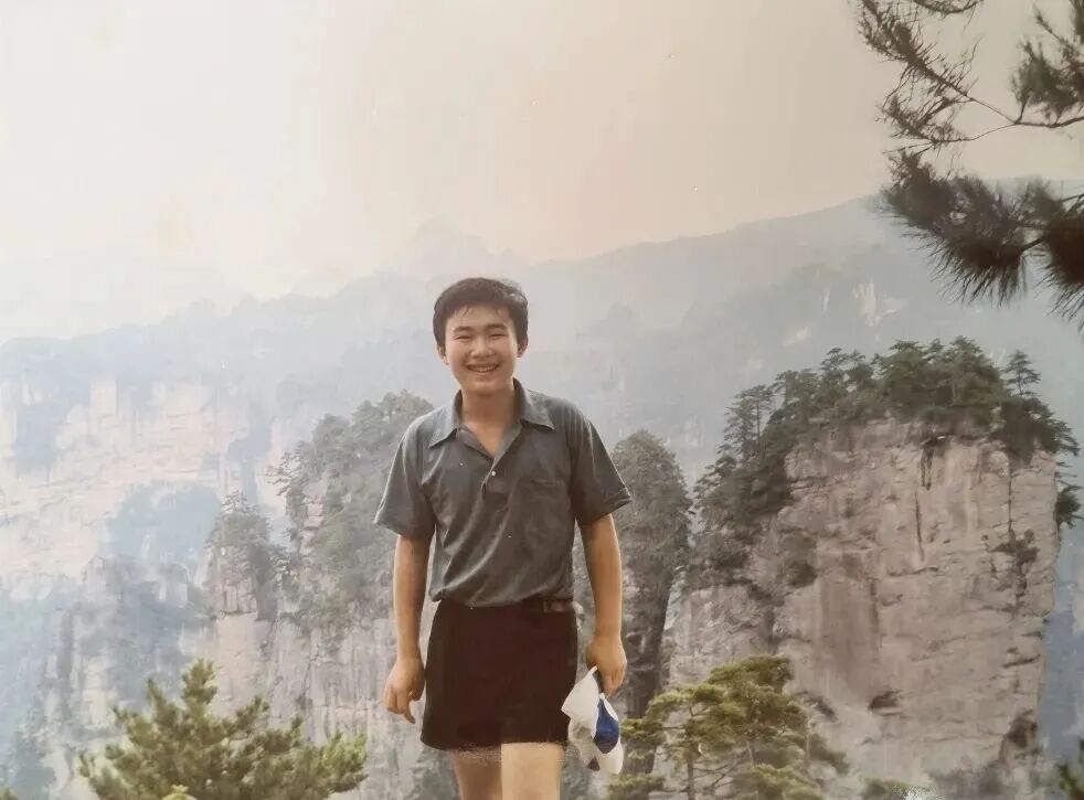 不满14岁上大学，33岁当教授，却在43岁永远失去双腿……“王戟是谁”，冲上热搜