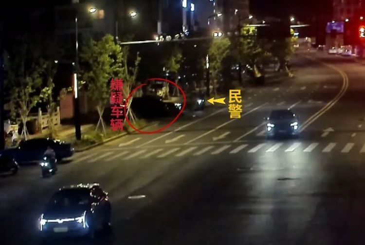 不对劲!台州街头一私家车里,有人反复把气球凑到嘴边吸气 不对劲!台州街头一私家车里,有人反复把气球凑到嘴边吸气
