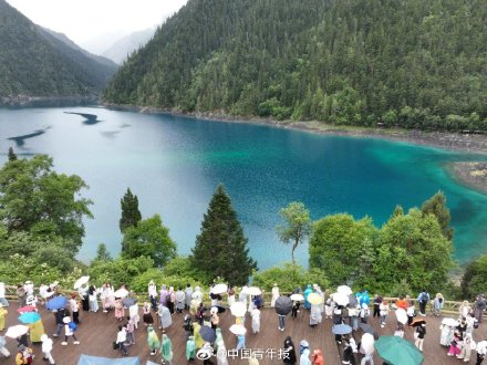 九寨沟景区全域恢复开放,日接待上限恢复至4.1万人次 九寨沟景区全域恢复开放,日接待上限恢复至4.1万人次