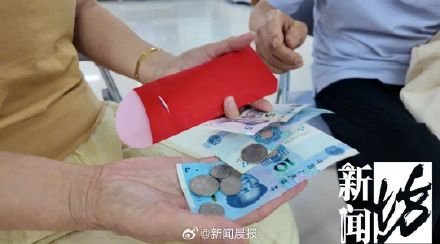 28.4元菜钱“逼”急七旬爷叔，上海阿姨垫付菜钱后径直离开！背后故事更暖