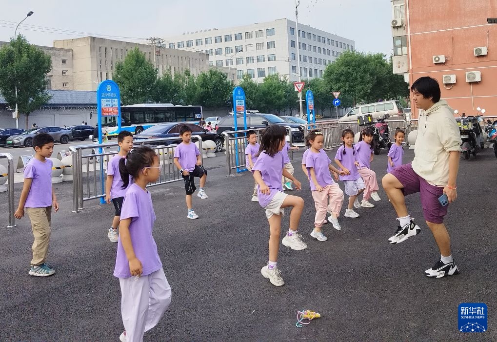 北京：家门口托管 社区“帮带娃”