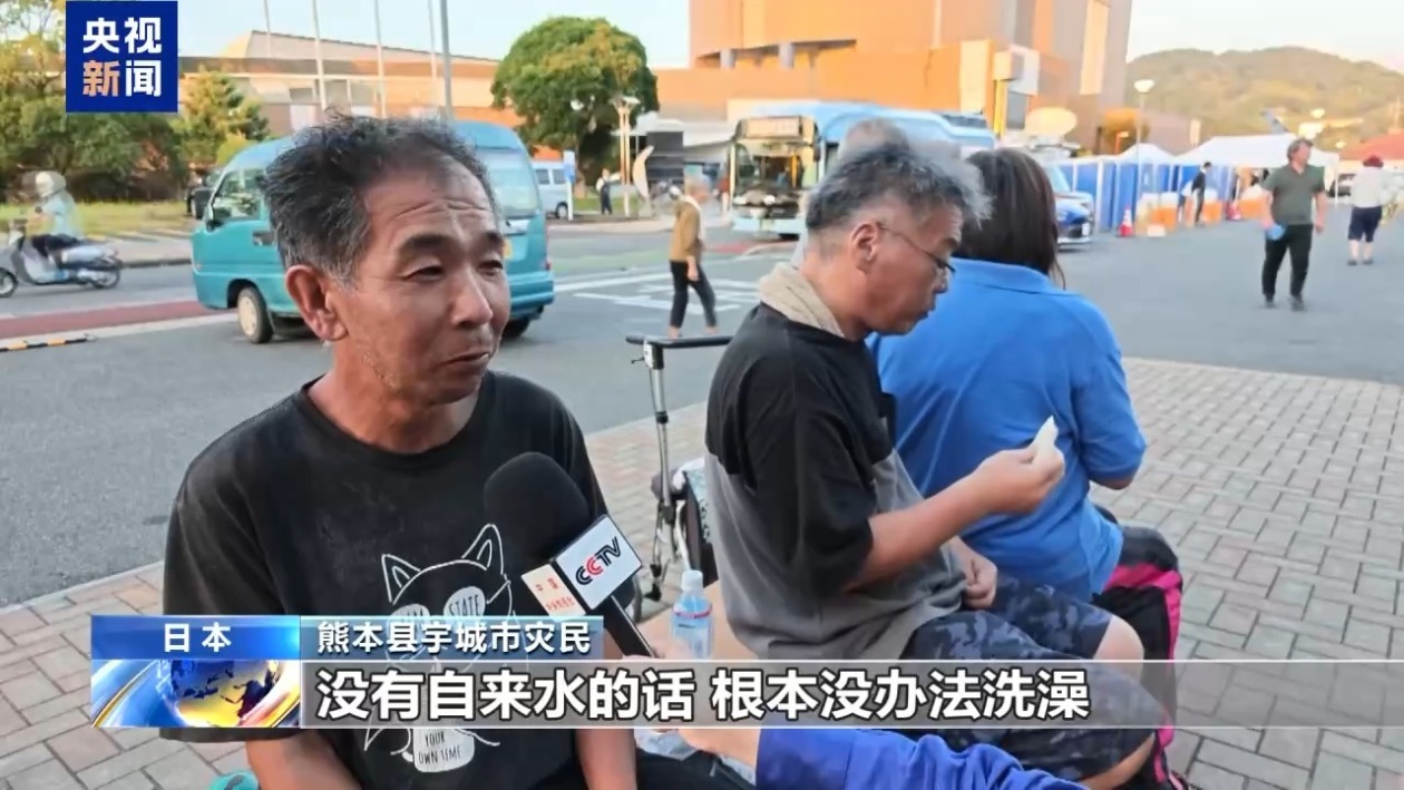 担心余震 日本地震灾区居民选择在避难所过夜 担心余震 日本地震灾区居民选择在避难所过夜