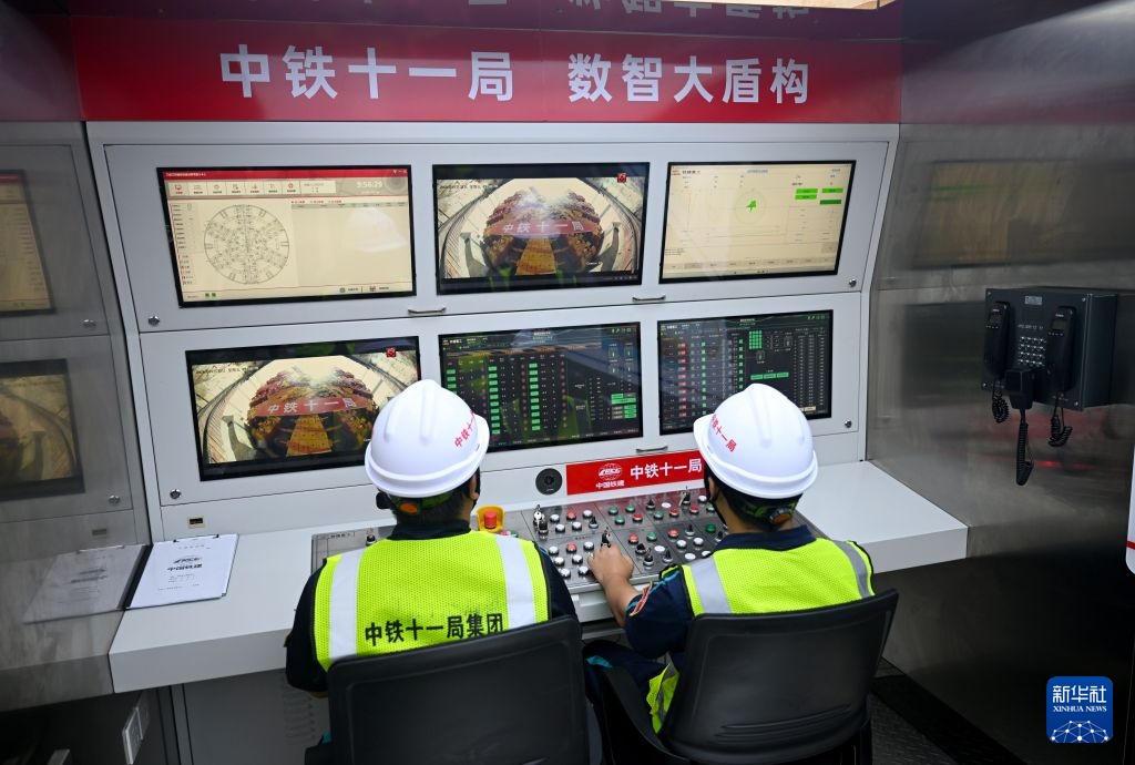 我国最大直径土压平衡盾构高铁隧道开始掘进